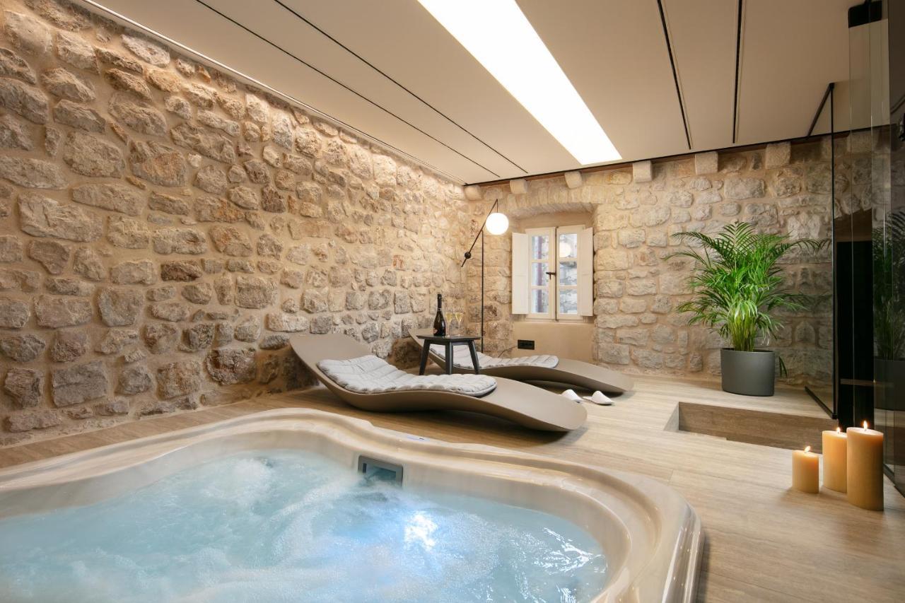 Lapisa Villa *